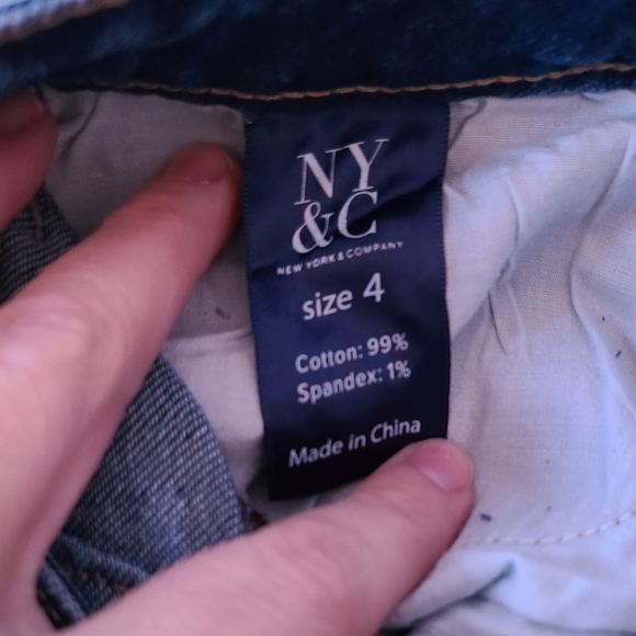 NY & Co. Women's Mom Jeans  High-Rise Medium Wash Denim Size 4 - Picture 4 of 4